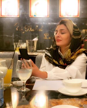 Sare Bayat Instagram - .
عزیزانم،با توجه به حجم زیاد محبت شما،ظرفیت پاسخ به الطافتون در استوری،دیگر امکان پذیر نیست،از تمام عزیزانی که نتوانستم محبتشان را از این طریق جبران کنم پوزش می طلبم🙏🏻