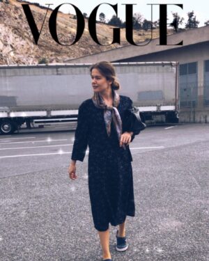 Burcu Biricik Instagram - #FATMA #Vogue Kasım kapağı için objektiflere poz verdi✌️ 
Kadriyle ve Fatma o gün sosyeteler gibi bir gün geçirmekteydi 🤓
 @gulcinkultur 😁🥰❤️
@ideafilmcreatives @ozerfeyzioglu 
@ozguronurme ✌️🕺