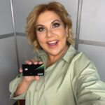 Marina Fedunkiv Instagram - Чем поднимаете себе настроение осенью, когда так не хватает солнца и тепла?

Я вот люблю шопинг: гардероб обновить, что-нибудь купить домой, чтобы обстановку поменять, близким подарки приятные сделать. А еще приятнее такие обновления, когда есть возможность сэкономить) 
Например, сейчас такая возможность есть с картой «Мир»:

Регистрируете карту платежной системы «Мир» @mirpaycard на сайте privetmir.ru, оплачиваете ей покупки на "Алиэкспресс" @aliexpressru до 31 октября 2021 года и получаете кешбэк 10 %! 
Я уже выбираю, что бы прикупить и вам рекомендую! Месяц пролетит быстро, а кешбек - штука очень приятная.

#маринафедункив #федункив #актриса #певица #камеди #мир