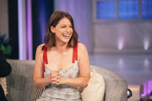 Melissa Benoist Instagram - Had the absolute pleasure of going on the @kellyclarksonshow (who’s maybe an actual ball of happiness?) and got to sit on a couch with legends Ron and Clint Howard (🤯) and hear an incredibly inspiring story. Watch it tomorrow!