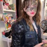 Milla Jovovich Instagram - Happy Halloween weekend🎃🎃🎃🎃
Dropping the three amigos off at their school dance and then off to @brownstonedesigns for some mom time with my ladies!!🥳🥳🥳