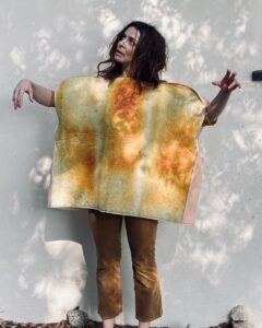 Caterina Scorsone Instagram - My eldest decided we would go as The Walking Bread. We did. Happy Halloween. 🍞👻🎃💛
