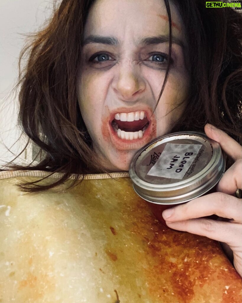 Caterina Scorsone Instagram - My eldest decided we would go as The Walking Bread. We did. Happy Halloween. 🍞👻🎃💛