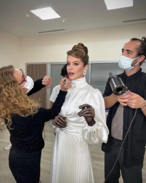 Burcu Biricik Instagram - backstage 🤘🎈