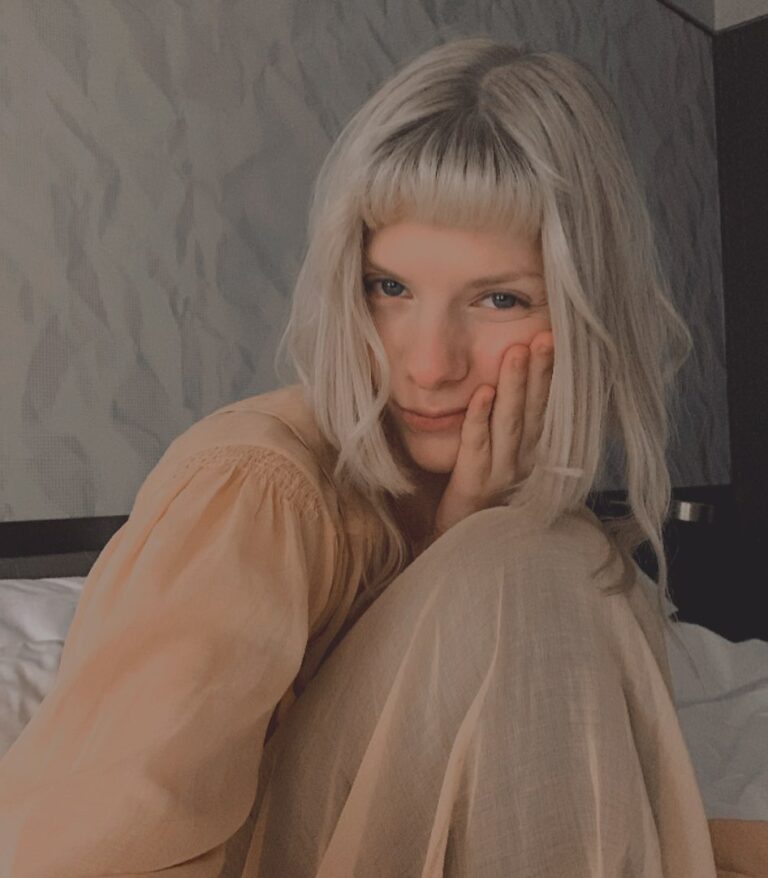 Aurora Aksnes Instagram - I am so tired I could simply perish but thank you NEW YORK what an absolute dream you were. I will have to process the beauty of tonight over a good nights sleep and I will talk more about it tomorrow when I wake up but thank you all and thank you all for coming I love you all as much I love butter