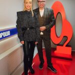 Kristina Orbakayte Instagram - Вчера  в эфире @russkoe_radio была в гостях у @baranovskaya_tv говорили о многом, а мы с @edgar_rivegauche даже презентовали мой аромат “Kristina” 💖 А завтра, 21 ноября, я буду в любимом городе Санкт-Петербурге! Если погода позволит, прогуляюсь по невероятно красивому историческому центру и обязательно загляну в магазин РИВ ГОШ «Пассаж» на Клиентский день бренда Clarins. Где нас всех ждут скидки, подарки, море позитива и отличного настроения!

#кристинаорбакайте
#ривгош