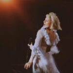 Aurora Aksnes Instagram - Thank you so much Mexico City 🧡 I felt like a ball of ice, dancing on a stage of fire. 
Thank you all for coming to see us. Playing for an ocean of 20.000 floating heads still felt so intimate and pure. Purrrrrrrr purrrrrr 
Magical moments taken by @ilean_zuniga