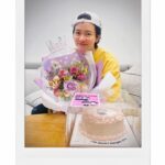 Song Ji-hyo Instagram - 올해도 어김없이 
데뷔 21주년 축하를 함께한 
팬 여러분들!!!! 
감사감사합니다 

늘 여러분의 응원과 사랑에 
좋은 모습으로 보답하는 제가 되겠습니다…
건강 조심하셔야 합니다..

어제도.오늘도.내일도 
여러분 사랑합니다
올해도 화이팅입니다아