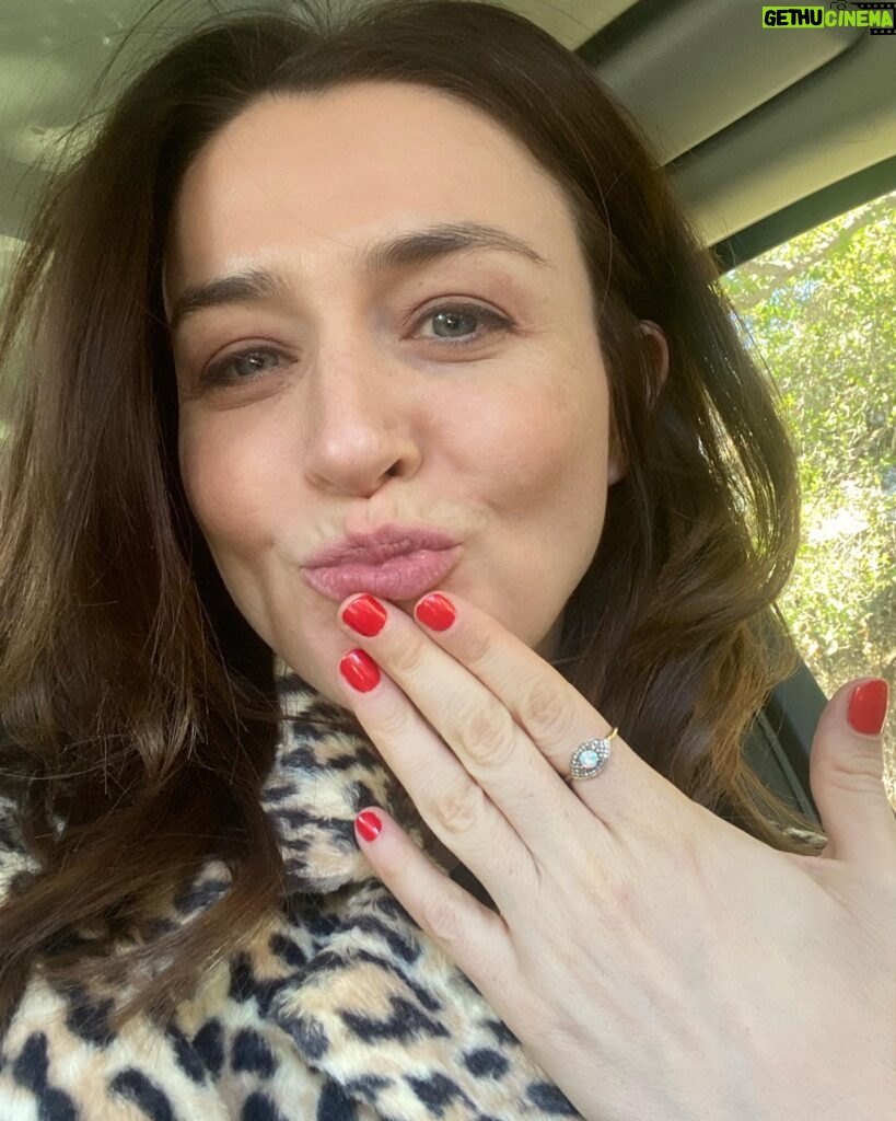 Caterina Scorsone Instagram - Happy Thanksgiving! Genocide is bad. Harvest festivals celebrating family and friends and the Earth’s fertility are good. Love your people. Love yourself. Love all the other people, because they are people. Like you. Feel gratitude for what’s gorgeous. Don’t feel bad if you’re not totally grateful about everything all the time. Life is hard and painful sometimes. Love it all when you can. And breathe. ❤️