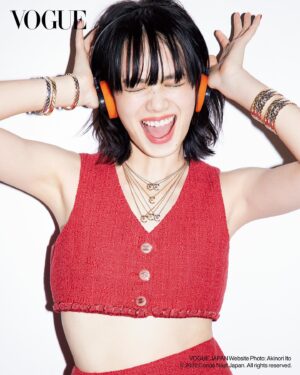 Nana Komatsu Instagram - @voguejapan @chanelofficial 
💅💍🎸🎧 🎶📸