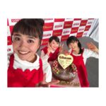Suzu Hirose Instagram - 1日はガーナのバレンタインイベントでした。毎年３人で集まれてすごく好きな時間だなぁ。その時、今日誕生日の太鳳ちゃんにサプライズでお祝いもさせて頂いて、３人で焼肉行こうねって約束してきました。素敵な素敵なおふたりさまです☺︎
改めて、太鳳ちゃんおめでとーう♡♡♡
