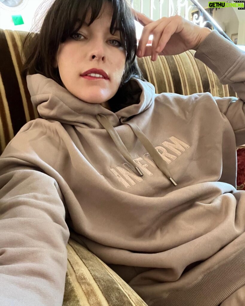 Milla Jovovich Instagram - Wait WHAT?? It’s my BIRTHDAY?? Jeez ok fine, I accept it. I might not be happy about it, but hey! Life goes on and I gotta turn 40 effin 6 at some point and it just happens to be now.🥳 Thank you to all my amazing followers, you guys have been incredible all these years. You haven’t allowed my super polarizing posts to turn you off of my page and I’m so grateful for that. To find so many kindred spirits who believe the world can change as I do. Some of you don’t agree, but you’ve hung on. Thank you for that. Some of you are new and well what can I say, some things you’ll enjoy and some you won’t agree with, but it will never be boring!😉 Thank you to my dear friend @ivannikolaev1 for my amazing new sweatsuit combo! What an amazing collab you’ve done with @u_in_form clothing! Me and my family are LIVING in these awesome outfits! We love you guys!!!❤️❤️❤️ So I’m having some wine to celebrate another fucking year😛 and I hope you all have an amazing holiday season. While I drink birthday wine.🤷🏻‍♀️If you’re with your family, don’t get caught up in politics and if you’re alone have a 🍸 and enjoy the hell out of it.💥 I love you guys. Thank you for all your love in return.❤️❤️❤️😘😘😘