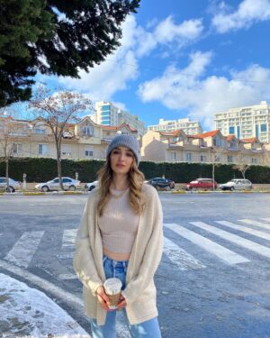 Gökçe Akyıldız Instagram - Mahallecilik😛
