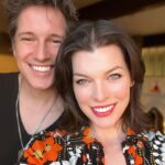 Milla Jovovich Instagram - Date night!🥳 With the family!😂 Sometimes you gotta have a family date night sans Bébé.😆 We can all put on our Saturday best and I don’t need to cook😉 Hope you’re all having a great weekend!❤️