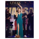 Şevval Sam Instagram - 🎶 💃🏻 Kıbrıs geceleri de bir başka oluyor gerçekten.. özlemişiz!!❤️‍🔥#kıbrıs @limakcyprus 
Fotoğraflar: @canipek 
Styling: @816styling  @sburcucam @mina.tanay 
@ceydahasirci 
@ruchan_olucak