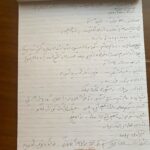 Niki Karimi Instagram - ☘️

تير ماه نودو شش بود كه نوشتن اتاباى را شروع كردم و اين اولين نسخه 
دست نويس فيلمنامه است . قصه بارها در ذهن مرور ميشود و خيلى جزييات اضافه و كم 
مى گردد . زمانى طولانى كه فقط فكر ميكنى اما انگار قلم نمى چرخد اما زمانى كه نوشتن اغاز مى شود ان موقع همه 
مى شود ابهام كه انگار كم كم دارد به يقين تبديل مى شود . اما همين ابهام زيباست كه گريبانت را مى گيرد و تا ننويسى از جانت بيرون نمى رود. 
شايد هم روزى كل اين دست نوشته اوليه را چاپ كردم ، هنوز به نظرم دست نوشته و كاغذ و  مداد و خودكار بهتر از كلمات چاپى ست . 
#آتابای 
#دستنوشته
#فيلمنامه