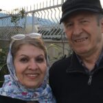 Niki Karimi Instagram - 🌱💚
پدر جانم
تولدت مبارك
پشت و پناه من
مشوق من
جسارت و بى گدار به اب زدن را از تو اموختم
كله شقى ، انگيزه ، عشق به موسيقى ، سينما و هنر را
دوران كودكى و نيما و فروغ ...صادق هدايت ، بنان و مرضيه ، تحليل غزل ، كندو و ... جلال و سيمين ، دكتر ژيواگو ، مردى كه ميخندد ، زنگ ها براى كه به صدا در ميايد ، سلام بر غم ، برخورد كوتاه لين ، شكوه عفزار ، داستان وست سايد ، مكانى در افتاب ، مارلون براندو ، جيز دين ، انا مانيانى و ....حرف زدن هاى بى پايان بعد تماشاى فيلم ها...گينز بورگ و سيناترا و الويس و جان لنون و ...
اين روزها كارت گوش دادن به موسيقى ست ، موسيقى قديمى ايران . و چقدر خوب ميشناسى موسيقى را و رديف را و ...
خوشا به حال من و دوستت دارم