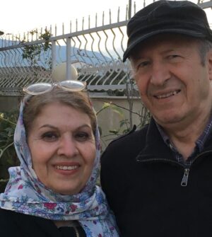 Niki Karimi Instagram - 🌱💚
پدر جانم
تولدت مبارك
پشت و پناه من
مشوق من
جسارت و بى گدار به اب زدن را از تو اموختم
كله شقى ، انگيزه ، عشق به موسيقى ، سينما و هنر را
دوران كودكى و نيما و فروغ ...صادق هدايت ، بنان و مرضيه ، تحليل غزل ، كندو و ... جلال و سيمين ، دكتر ژيواگو ، مردى كه ميخندد ، زنگ ها براى كه به صدا در ميايد ، سلام بر غم ، برخورد كوتاه لين ، شكوه عفزار ، داستان وست سايد ، مكانى در افتاب ، مارلون براندو ، جيز دين ، انا مانيانى و ....حرف زدن هاى بى پايان بعد تماشاى فيلم ها...گينز بورگ و سيناترا و الويس و جان لنون و ...
اين روزها كارت گوش دادن به موسيقى ست ، موسيقى قديمى ايران . و چقدر خوب ميشناسى موسيقى را و رديف را و ...
خوشا به حال من و دوستت دارم