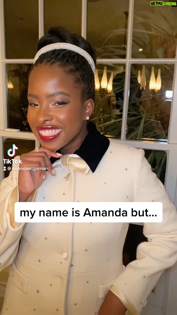 Amanda Gorman Instagram - had to do it 💛 #resumechallenge