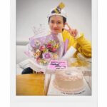 Song Ji-hyo Instagram - 올해도 어김없이 
데뷔 21주년 축하를 함께한 
팬 여러분들!!!! 
감사감사합니다 

늘 여러분의 응원과 사랑에 
좋은 모습으로 보답하는 제가 되겠습니다…
건강 조심하셔야 합니다..

어제도.오늘도.내일도 
여러분 사랑합니다
올해도 화이팅입니다아