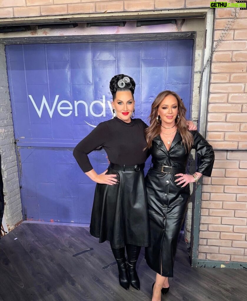 Leah Remini Instagram - We are honored! Mannequins are perfection! 

@michellevisage @wendyshow 

#botox #dysport #injectables #mannequin #dermatology