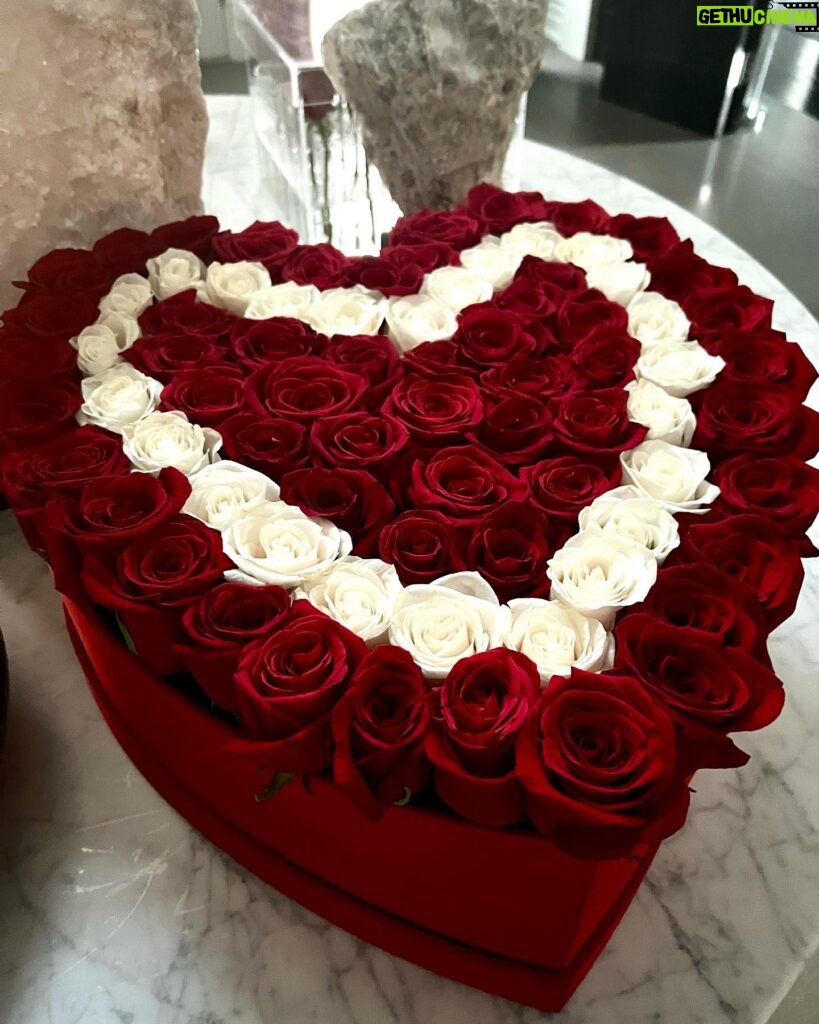 Leah Remini Instagram - Ya done good, honey. @therealangelopagan 

Happy Valentines Day!