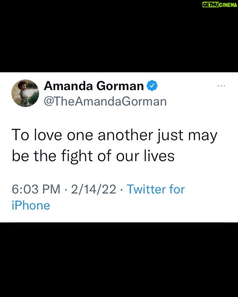 Amanda Gorman Instagram - Happy Valentine’s Day! To celebrate I brought donuts and Valentine’s to my fav local bookstores & signed a small limited number of books @skylightbooks @onceuponatimebkstore @vromansbookstore @chevaliersbooks . Even if you can’t get your hands on these signed copies, consider sending these amazing independent booksellers some much deserved love! What better way to show yourself & others love than with a book?❤️💕💗💖💞💝📕📕📕