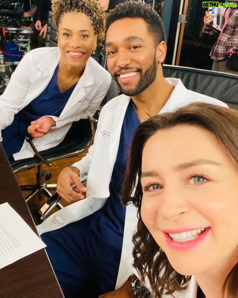 Caterina Scorsone Instagram - Amelia and her sibs in law, Maggie and Winston, doctor-ing so hard. @seekellymccreary @anthilll @greysabc