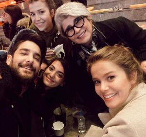 Burcu Biricik Instagram - Çoookkk ❤️🧚‍♂️
#Repost @enisarikan
・・・
bizimki büyük bi aşk hikayesi ❤️