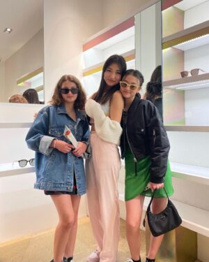 Ella McKenzie Instagram - Last weekend at 💐🪴🌷🌹😎