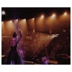 Şevval Sam Instagram - Biz size doyamadık. 🌈 @kartalistmarina.jollyjoker gecesi unutulmaz konserler arasına girdi..🎶⚡️💖Çok yakında yeniden buluşacağız!! Bu coşkuyu 22 Nisan’da, bu defa @private.jollyjoker ‘da tekrar yaşamak için takipte kalın…!!!😉 💃🏻 🕺🏻⚡️⚡️⚡️⚡️⚡️⚡️⚡️
Fotoğraflar @canipek 
Elbise @tarikedizofficial 
Styling @816styling 
@sburcucam @mina.tanay