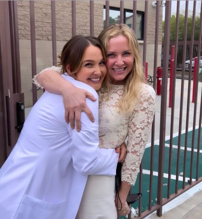 Camilla Luddington Instagram - Hi. This happened today. And my heart is full because of it.. 💖💖💖 @jessicacapshaw  #greysanatomy