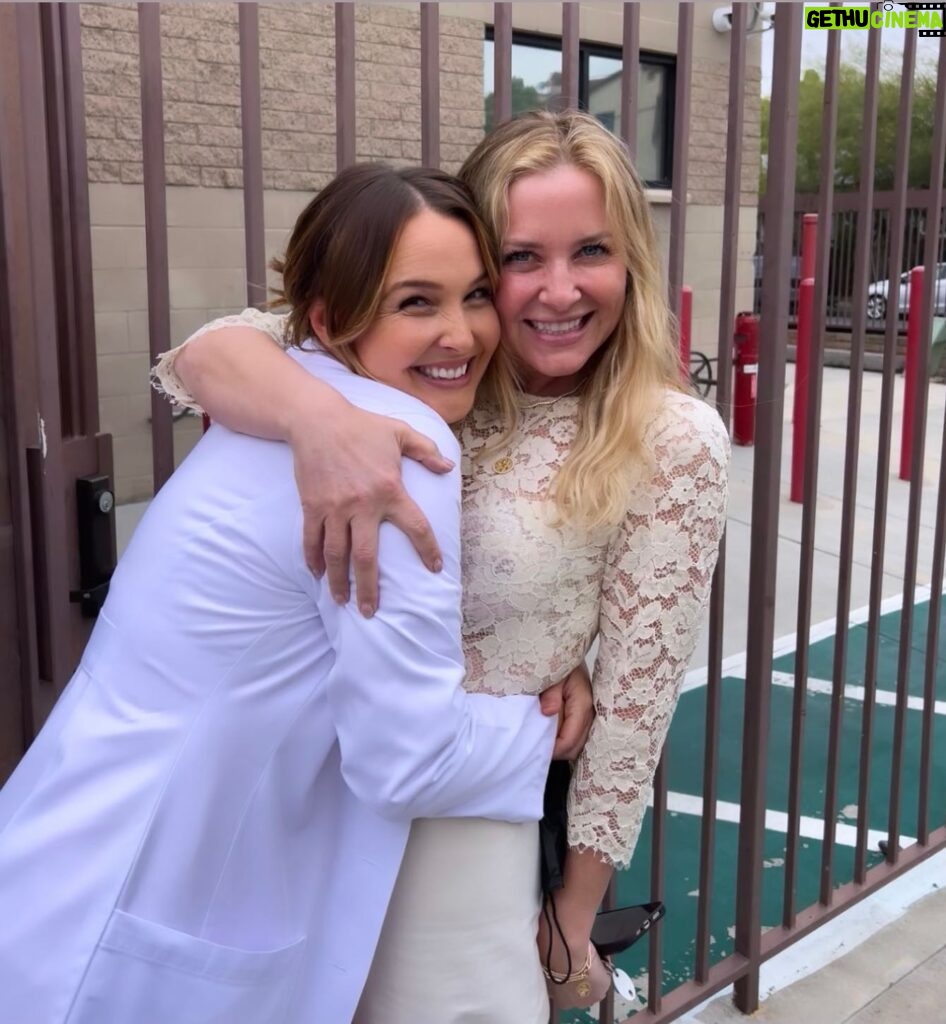 Camilla Luddington Instagram - Hi. This happened today. And my heart is full because of it.. 💖💖💖 @jessicacapshaw  #greysanatomy