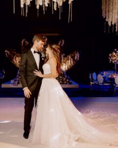 Sheryl Rubio Instagram - El sábado 2 de abril del 2022 celebramos nuestro amor! Celebramos con toda la gente que adoramos y nunca me había sentido tan llena de amor. Recibimos tantas palabras bonitas y la energía fue tan pero tan especial que hizo que nuestra boda se convierta en la MEJOR NOCHE de nuestras vidas. Aún no lo creemos, no paramos de hablar de esa noche! Gracias a todos los que vinieron y bailaron hasta más no poder con nosotros hasta las 5 de la mañana! Se vienen muchas fotos lindas 🤍 y gracias a @demetriosbride por hacerme sentir como una princesa el día de mi boda!