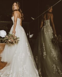 Sheryl Rubio Instagram - La segunda vez de muchas veces más que te diría que SIIII! Que SIIII me quiero casar contigo 🤍  nuestra boda la hicimos en el @intercontinentalmx y no pudimos haber elegido un lugar mejor, ya después les contaremos en nuestro vlog de boda todo lo que hicimos y fue como toda la experiencia pero sin duda alguna, esta siempre será una de la mejores noches de nuestras vidas!
