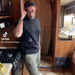 Amina Khalil Instagram - شوية لذاذة من الكواليس مع اختي وحبيبتي دينا 😂❤️ و اول تيك توك اعمله في حياتي ! @akramhosny  @dinaelsherbinyy