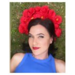 Şevval Sam Instagram - Yine Kamelyalı Kadın mevsimi gelmiş…🌺🌈❤️🥰📚