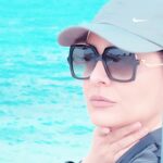 Sare Bayat Instagram - .
این جهان با تو خوش است،
آن جهان با تو خوش است،
این جهان بی من مباش و
آن جهان بی من مرو...
#مولانا