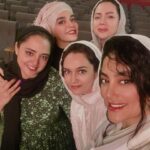 Narges Mohammadi Instagram - تالار شهر 🌸
با رفقای جان دقایقی پیش از اجرا….