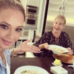 Leah Remini Instagram - My mom offered to make me some chicken soup as a welcome home.  She said be ready to eat at 4:30 PM. At 4:55 PM she was already in her car and on her way home. It was nice while it lasted!