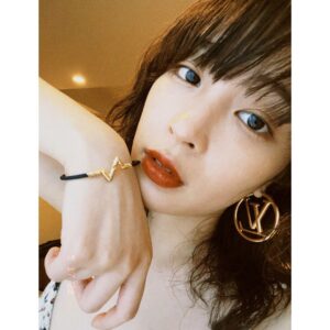 Suzu Hirose Instagram - 🫦　#Louisvuitton #LVVolt