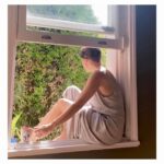 Şevval Sam Instagram - Renkli mi…siyah beyaz mı..? 🌈🎵