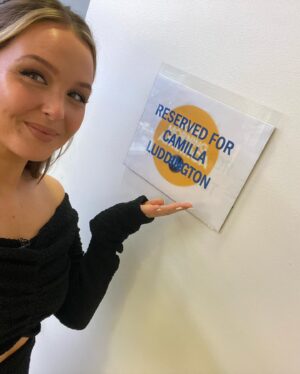 Camilla Luddington Instagram - Good Morning America this morning! Talking all things grey’s and Jo Wilson 🤗 Happy 400th! Happy finale! #greysanatomy 

Makeup @robertsesnek 
Hair @seijinyc 
Stylist @nataliehoseltonstyle 

Dress @camillaandmarc 
Shoes @katmaconie 
Earrings @tohumdesign