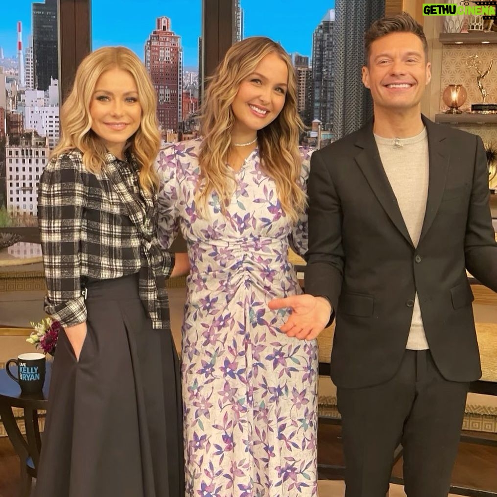 Camilla Luddington Instagram - Our 2 HOURRRRR finale episode is TONIGHT!!!!!! Celebrating the 400th by doing the press rounds in NYC! 🥳
Glam- makeup @robertsesnek 
Hair- @anthonycampbellhair 
Stylist- @nataliehoseltonstyle 

Dress @isabelmarant 
Boots @larroude 
Necklace @maisonorient @talita_london 
Rings @ettika
