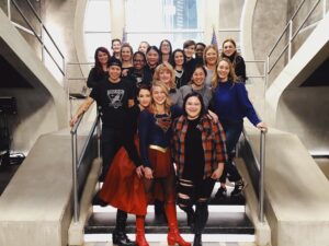 Melissa Benoist Instagram - #internationalwomensday on the set of SG