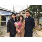 Mio Imada Instagram - 先日「記憶」クランクアップしました☺︎
最後の最後まで緊張しっぱなしだったけど
本当に暖かいみなさまに出逢えて、
毎日こんな素敵な現場に行かせて頂けて
もうないんだなあと思うとちょっと寂しい。
本当にありがとうございました！
そして5日にみなさんにお誕生日お祝いしてもらったんです☺︎☺︎
大好きないちご頂きました♡
本庄先生と二宮先生と。
#記憶
#中井貴一 さん
#泉澤祐希 さん
