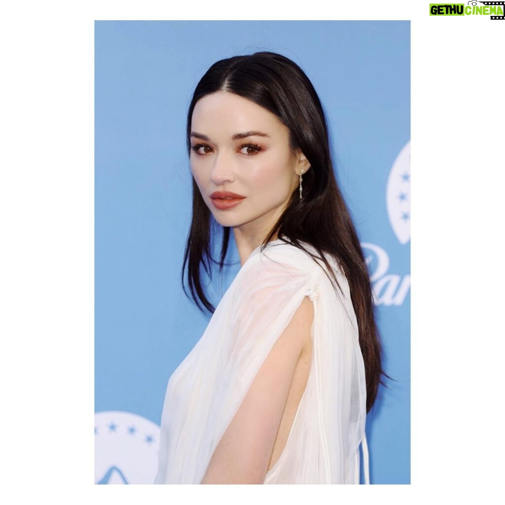Crystal Reed Instagram - Happy and humble after my first return to the carpet. Sharing the stage with such immense talent had me all warm and giddy!  Thank you!
@sarahslutsky 
@ewtmakeup  @congtriofficial  @stuartweitzman  @effyjewelry  @judithleiberny  @dranettareszko  @beautopia_serena