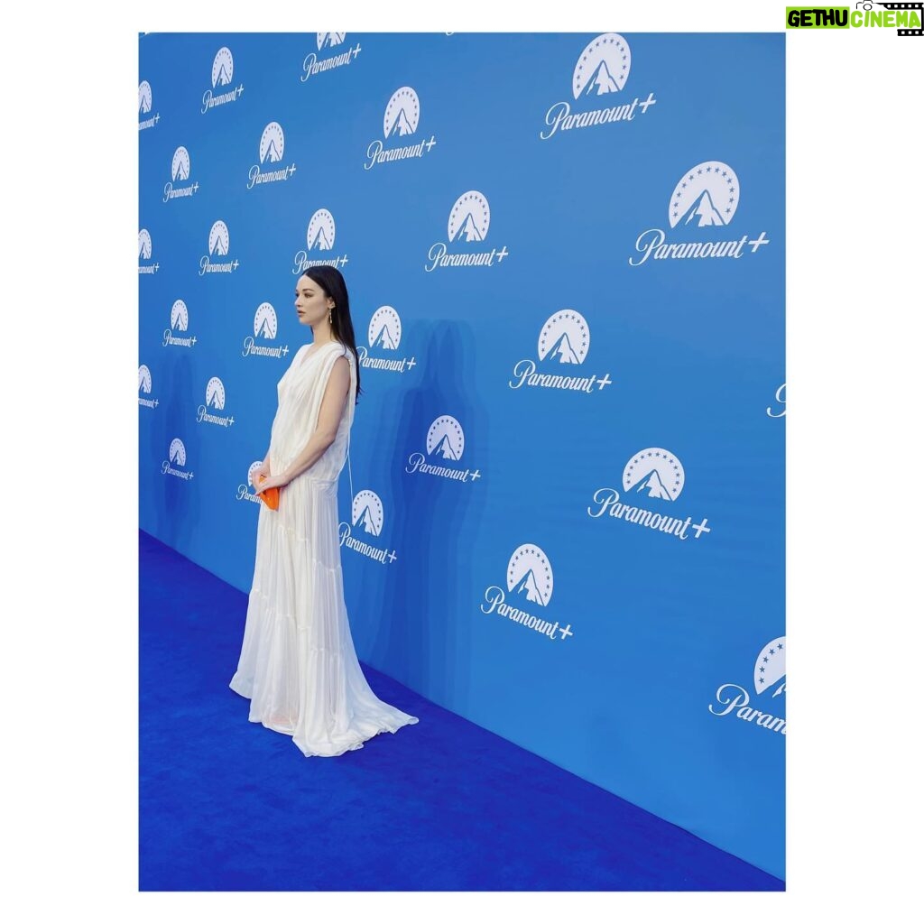 Crystal Reed Instagram - Happy and humble after my first return to the carpet. Sharing the stage with such immense talent had me all warm and giddy!  Thank you!
@sarahslutsky 
@ewtmakeup  @congtriofficial  @stuartweitzman  @effyjewelry  @judithleiberny  @dranettareszko  @beautopia_serena