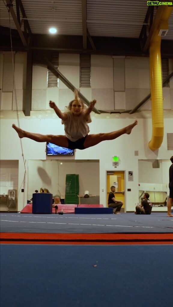 Kinsey Wolanski Instagram - Quick stop at a gymnastics gym! haven’t been a gymnast since I was a young kid but it’s crazy your body can remember so much but I’m definitely going to be sore.