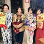 Suzu Hirose Instagram - anoneクランクアップ。
こんなにお芝居が楽しくて楽しくて仕方ない現場は初めてでした。すごい現場だった。多分ハリカが別の方だったら絶対嫉妬してた笑。それくらい、ハリカという役とanoneという作品に出会えて本当に、本当に幸せです。
最初はドキドキしてたのに、気付いたら私も皆さんの事が大好きで大好きでいますぐにでもあいたいんです。
私にとって、すごく特別な作品になりました。
#最終回は21日だよ見てね #anone #家族